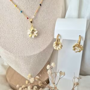 Parure Fleur Dorée & Blanche – Collier & Boucles d’oreilles