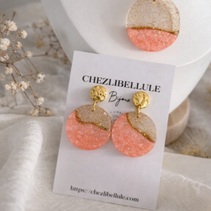 Boucles d’oreilles rondes et le collier rose & doré – Résine scintillante