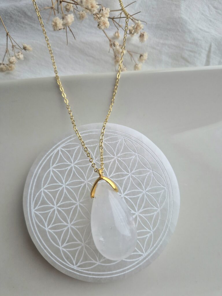 Chez libellule bijoux confectionne pour vous des pierres naturelles