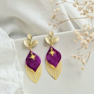 Boucles d’oreilles “Éclat Violet” – Feuilles dorées et résine artisanale
