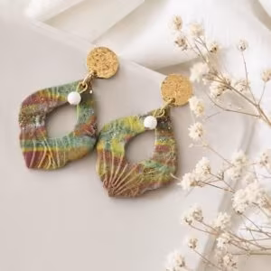 Boucles d’oreilles Savana – Polymère & Howlite